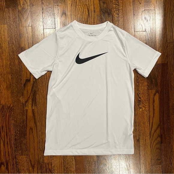 Boy’s Nike Dri-Fit T-Shirt - Size Youth XL - Picture 3 of 4